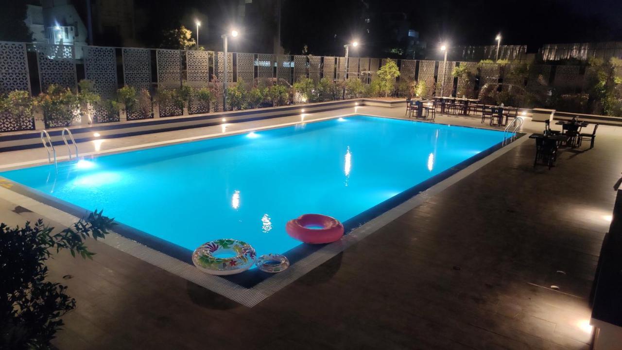 Manjeera Sarovar Premiere Hotel Rājahmundry Exterior foto
